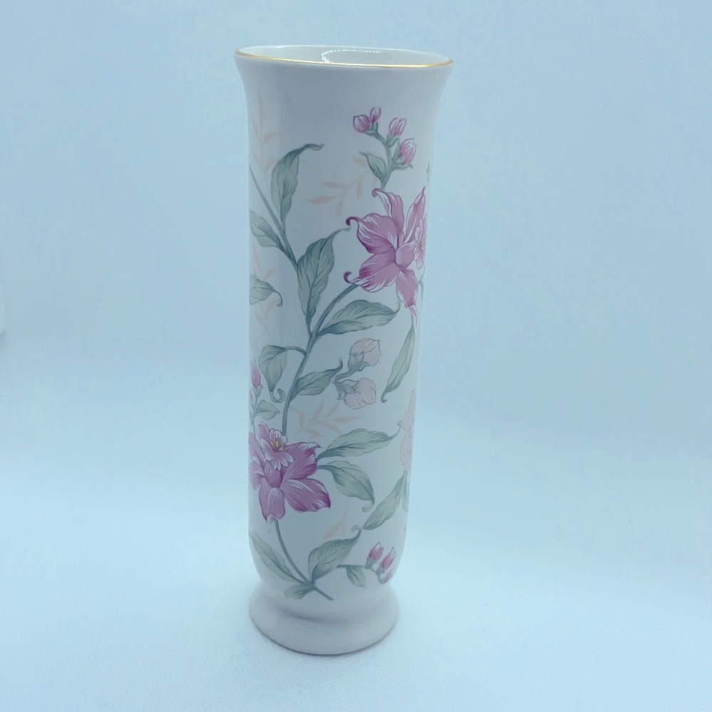 Prima Otagiri Japan petite vase.